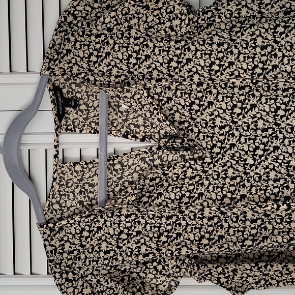 Banana Republic Factory flutter sleeve floral tie-neck blouse - Picture 9 of 16